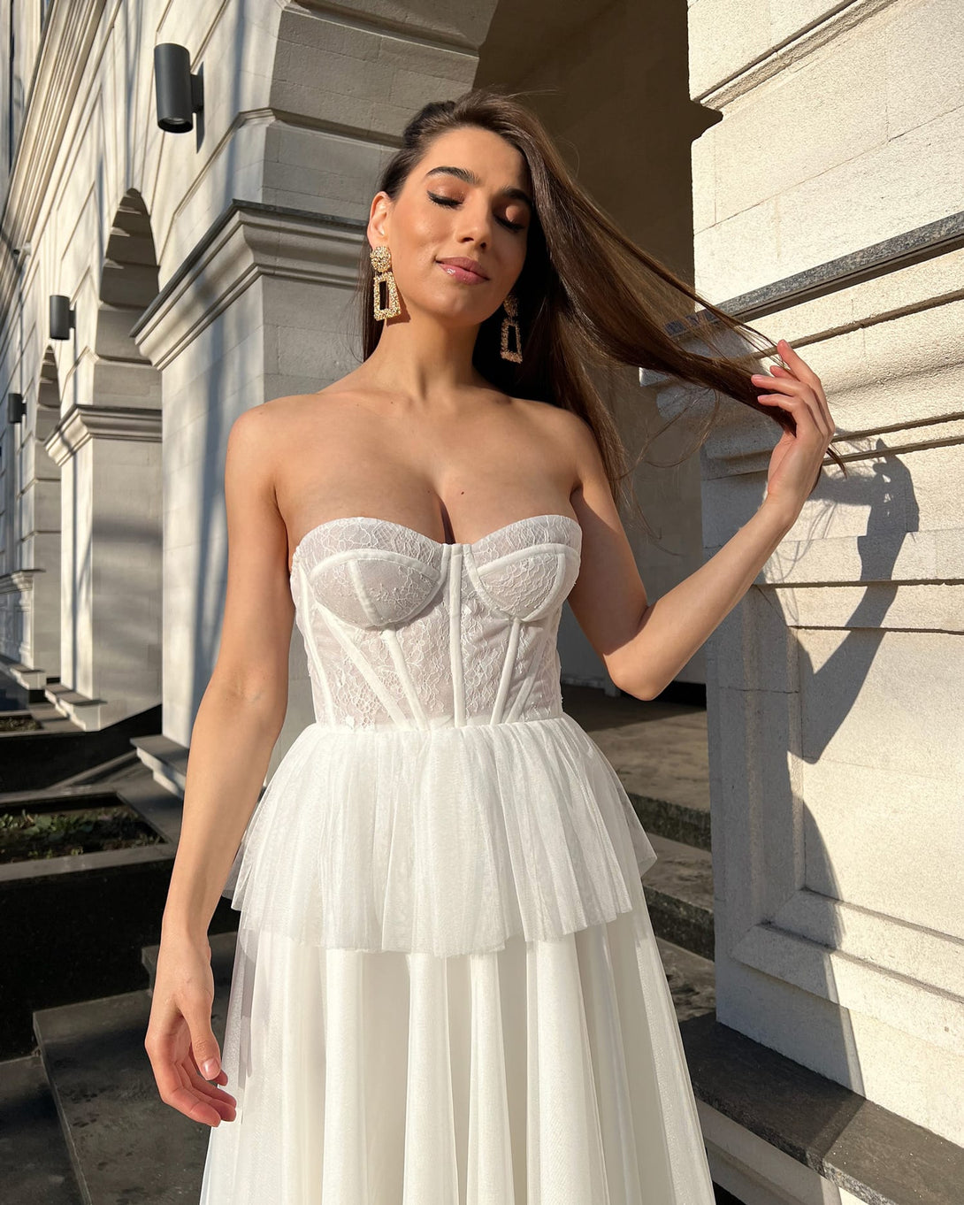 Rochie eleganta alba midi cu corset si dantela - BELLADRESS
